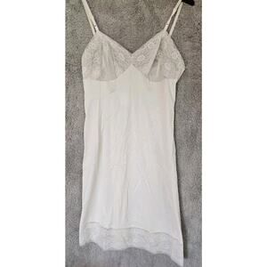 Vintage Vanity Fair Womens Sz 36 M/L White Nylon Lace Slip Nightgown USA Pegnoir